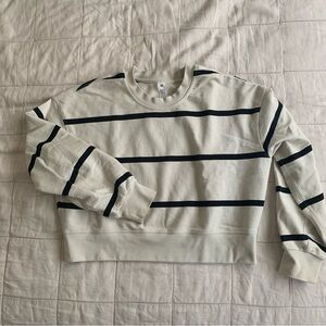 Lululemon Woman’s Crewneck Sweater Size 6